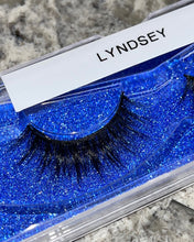 Load image into Gallery viewer, Lyndsey 3D Mink Lashes
